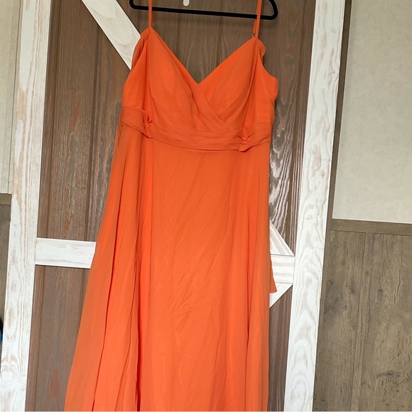 Elegant Orange Sleeveless  Spaghetti Strap Chiffon Bridesmaid Dress. Size 22 - Picture 10 of 11